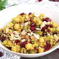 Sweet & savory 30-minute Moroccan chickpea quinoa salad made in one pot