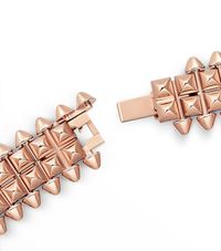 Embodying both harmony and duality, the Clash de Cartier collection celebrates the concept of opposing forces. For example, the studs of this rose gold double-row necklace may appear sharp, but they’re actually soft to the touch – reflecting light as if they aren't fixed in place yet. With soft contours that extend to the delicately scalloped underside for comfortable wear, this piece boasts an underlying architectural tautness for a result that will keep you guessing.