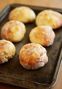 No-Knead Crusty Artisan Mini Loaves – So crusty, fluffy, and EASY! Just 3 ingredients and 5 minutes for these homemade vegan loaves. thecomfortofcooking.com