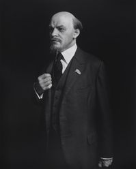 Vladimir Ilyich Lenin, 1999. Size.- 93.7 x 74.9 cm. Gelatin silver print. Photography © Hiroshi Sugimoto. Image courtesy of Fundación Mapfre.