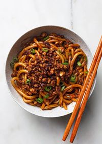 15 Minute Chilli Tofu Noodles - SO VEGAN