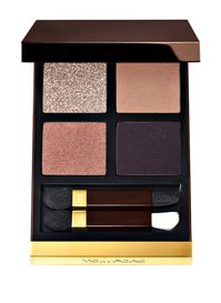 Das Herzstück der TOM FORD Kollektion. Jedes EYE COLOR QUAD enthält vier prächtige, aufeinander abgestimmte Farbtöne, die eine Vielfalt an Looks ermöglichen: von einem kräftigen Smokey Eye bis zu einem sexy Farbhauch ist alles möglich. Dank fortschrittlichster Farbprozesse bieten die vier luxuriösen Finishes - transparenter Glitzer, Satin, Schimmer oder Matt - ein breites Spektrum an Intensitäten und Effekten, mit atemberaubender Farbtreue und herausragender Haltbarkeit.Inklusive zwei