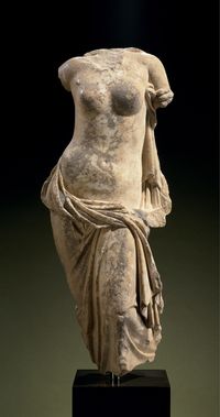 A GREEK MARBLE APHRODITE PONTIA-EUPLOIA. HELLENISTIC PERIOD, CIRCA 1ST CENTURY B.C. - 99 cm