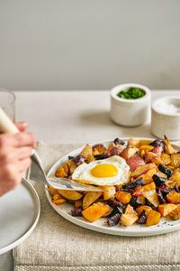 Recipe: Jazzed Up Egg Hash for A Casual Christmas Brunch - Front + Main