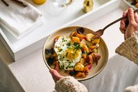 Recipe: Jazzed Up Egg Hash for A Casual Christmas Brunch - Front + Main