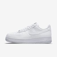 The radiance lives on in the Air Force 1 ’07, the b-ball icon that puts a fresh spin on what you know best: crisp materials, bold colors and the perfect amount of flash to make you shine.