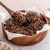 These oven roasted lentils make the most delicious healthy snack but taste equally delicious as a topping on salads, soups or stews!