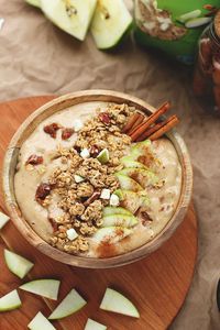 This healthy smoothie bowl could probably pass for a Valentine’s Day dessert, but I suggest enjoying it as a filling breakfast or snack instead. It’s full of healthy ingredients and dec…