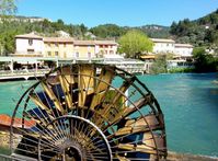 Fontaine-de-Vaucluse town is very pretty