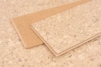 Envie de combiner pratique, esthétique et respectueux de l’environnement dans un même revêtement de sol ? Voici Cortex Corknatura, le parquet en liège par excellence ! Le liège, matériau très résistant et durable, apporte une alternative écologique au bois massif et au stratifié : le sol en liège Corknatura se compose ainsi de plusieurs couches de liège, qui permettent une excellente stabilité, isolation, un décor original et esthétique, ainsi que d’un panneau HDF, pour une épaisseur totale de 1