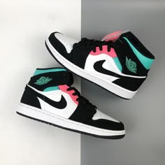 Nike Shoes Women Fashion, Custom Shoes Diy, Trendy Shoes Sneakers, Nike Shoes Girls, Nike Fashion Shoes, Preppy Shoes, Jordan Shoes Girls, Pretty Shoes Sneakers, Air Jordan 1 Mid Se