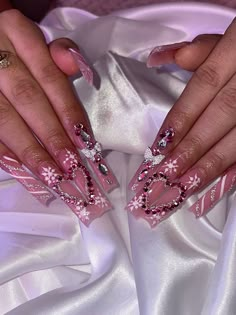 Snowflake Christmas Nails Acrylic, Holiday Bling Nails, Christmas Nails For Moms, Christmas Nails Extravagant, Christmas Nails Gems Rhinestones, Buchona Christmas Nails, Winter Nails Inspo Aesthetic, Long Pink Christmas Nails