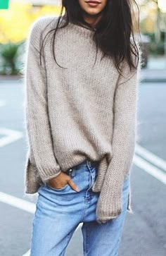 Cozy knits and broken-in denim./ I know its Spring.. But this looks so comfy.. Mode Tips, Beige Jeans, Quoi Porter, Blazer Outfit, Boyfriend Jean, Inspiration Mode