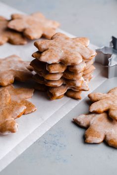 Lebkuchen Cookies - traditional glazed German Christmas cookies made with warming spices, a festive treat to enjoy during the holiday season! Chex Cookie Recipes, German Lebkuchen, Lebkuchen Cookies, Christmas Cookie Recipes, Festive Cookies, Pastry Brushes, German Christmas