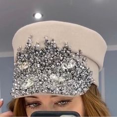 Absolutely Unique And Gorgeous Piece Head Piece Fashion, Diy Christmas Hats, Diy Hats, Unusual Hats, Rhinestone Hat, Church Lady Hats, Hat With Veil, Classy Hats, Sequin Hat