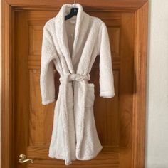 Brand New Ulta Robe. Sherpa Like Fluffy Cream Super Soft Size Small/Medium S/M. Beauty Cream, Sleepwear Robe, Ulta Beauty, Women's Intimates, Cream, Brand New, Women Shopping