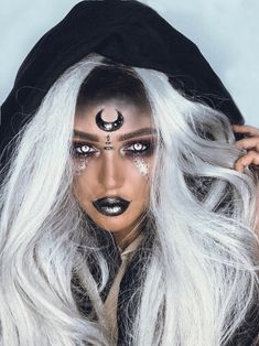 Witchy Make Up Ideas, Pirate Witch Makeup, White Witch Costume Ideas, Halloween Costumes White Hair, Witch Costume 2023, Winter Witch Makeup, Festival Witch Outfit, Posessed Makeup Halloween