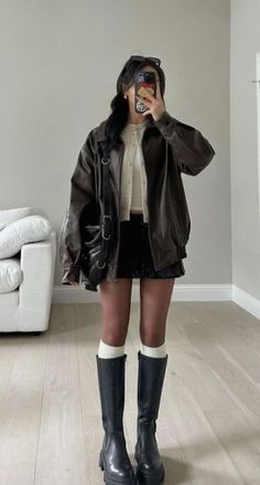 Cute Autumn Dress Outfits, Fall Outfits Size 6-8, Knee High Boots Autumn Outfit, Aesthetic Outfits Mini Skirt, Pretty Outfits Korean, Casual Nerd Outfits, Skirt And Uggs Outfits Winter, Autumn Outfit Ideas Women, Casual Formal Dinner Outfit