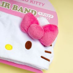 This Hello Kitty hairband has 3D ears and a 3D ribbon! Put it on when you need to wash your face or do your skincare routine. It's super soft and fluffy so you feel comfortable as it holds your hair back in place. Hello Kitty 3d, Hair Back, Kawaii Shop, Wash Your Face, Skincare Routine, Hello Kitty, How Are You Feeling, Ribbon, Kitty