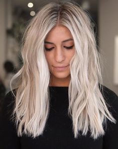 Very Light Blonde Highlights, Trendy Hair Color Ideas For Blondes, Haircolor Ideas Blonde, Refresh Blonde Hair, Very Blonde Balayage, New Hair Color Ideas For Blondes, Blonde Hair Color Ideas For Spring, Spring Hair Color Ideas For Blondes, Vanilla Hair Color