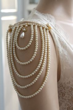 Moda Alla Stracciatella — Pearls* Detail Couture, Shoulder Necklace, Bridal Accessories Jewelry, Pearls Diy, Pearl Jewelry Wedding, Gorgeous Wedding Dress, Ivory Pearl, Pearl Wedding, Bijoux Diy