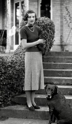 1935 Skirts & sweaters, easy dressing. 1935 Fashion Woman, 1930 Outfits Women, 1930s Fall Fashion, 1940s Everyday Fashion, 1920s Everyday Fashion, 1930s Everyday Fashion, 1930 Skirt, 1930 Womens Fashion, 1930 Fashion Women