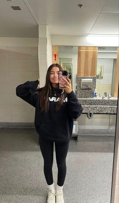 High School Outfit Ideas, White Girl Outfits, Comfy School Outfits, Sophia Birlem, Look Legging, Looks Country, Graduation Outfits, Cute Lazy Outfits