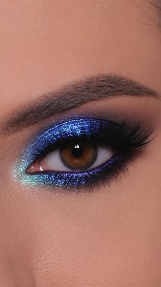 Beauty Bay Eyeshadow Looks, Colorful Smokey Eye Makeup, Dark Blue Eyeshadow Looks, Acotar Makeup, Blue And Black Makeup, Easy Eye Makeup Looks, Colourful Makeup Looks, Blue Glam Makeup, Colourful Eye Makeup