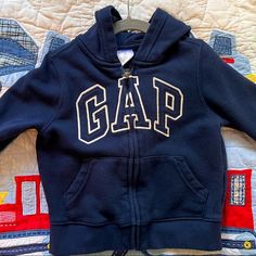 Gap Hoodie! Gap Hoodie Zip Up, Gap Zip Up, Gap Jacket Outfit, Gap Zip Up Hoodie Outfit, Gap Sweater Outfit, Gap Hoodie Outfit, Pullover Hoodie Outfit, Gap Clothes