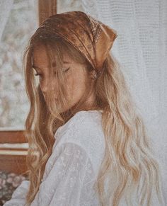 ليلي كولينز, Bandana Hairstyles, Grunge Hair, Aesthetic Hair, Scarf Hairstyles, Pretty Hairstyles, Hair Looks, Hair Goals, Medium Length Hair Styles