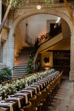 Eager Hearts Photography, Destination Wedding Photography Reception Photography Poses, Elegant Indoor Wedding, Timeless Wedding Reception, City Wedding Decor, City Wedding Reception, City Wedding Dress, Indoor Wedding Reception