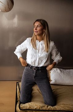 Jeans And Top Outfit, Buisness Outfits, Women's Spring Fashion, Minimalism Clothes, Jeans And Top, Woman Shirt, Fashion Days, Autumn Clothes