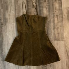 This Golden Brown Dress From Urban Outfitters Is Perfect For The Fall Season. The Knee-Length Corduroy Dress Features A Square Neckline And Strappy Sleeves, Making It A Versatile Addition To Any Wardrobe. The Dress Is A Size Medium And Has A Tie Closure To Adjust The Fit. The Dress Is Brand New With Tags And Is Ready To Be Worn For Any Occasion. Its Unique Fabric Type Sets It Apart From Other Dresses And The Sleeveless Design Makes It A Great Option For Layering. Don't Miss Out On This Stylish And Comfortable Addition To Your Wardrobe. Casual Corduroy Winter Dress, Cotton Mini Dress For Fall Date Night, Fall Cotton Mini Dress For Date Night, Chic Fitted Corduroy Dress, Cotton Dresses For Date Night In Fall, Cotton Lined Dress For Fall, Fitted Corduroy Dresses For Spring, Corduroy Dresses For Spring, Casual Corduroy Mini Dress For Fall