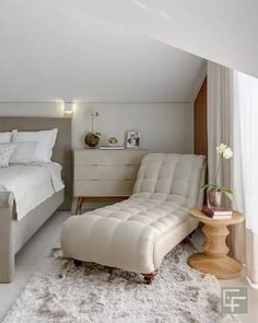 2024 Bedroom Sofa Trends: Modern Designs for Cozy Spaces Bedroom Sofa Ideas Couch, Bedroom Sofa Ideas, Small Bedroom Sofa, Ethnic Furniture, 2024 Bedroom, Couches For Small Spaces, Modern Recliner, Sofa Ideas, Sofa Chairs