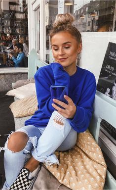 Royal Blue Outfits, Royal Blue Sweater, Vans Outfit, Looks Pinterest, Blue Outfit, Blue Sweater, Ripped Denim, Photography Fashion