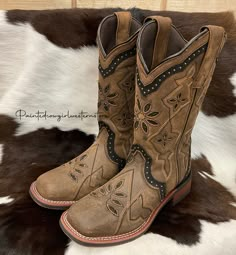 Laredo Boots Women, Square Toe Cowgirl Boots, Western Boots For Women, Cowgirl Boots Square Toed, Cute Cowgirl Boots, Square Toe Cowboy Boots, Rodeo Boots, Bota Country, Western Shoes