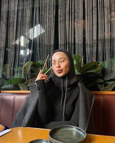 Modest Girly Outfits, Dream Photos, Fashion Hijab Style, Fashion Reference, Selfie Poses Instagram, Poses Instagram, Fits Inspo, Fashion Hijab, Bags And Shoes