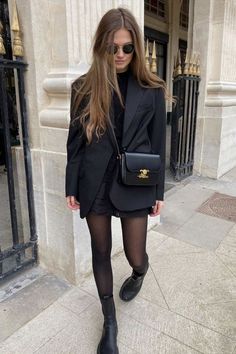 Outfit Schwarzer Blazer, Trendy Outfits 2020, Winter Mode Outfits, Rok Outfit, Blazer Outfit, Looks Black, Blazer Outfits