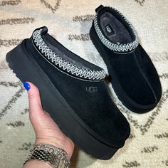 No Box Size: 9 Ugg Tazz Platform, Ugg Tazz, Shoes Ugg, Ugg Black, Platform Slippers, Ugg Shoes, Womens Uggs, Cute Shoes, Slides