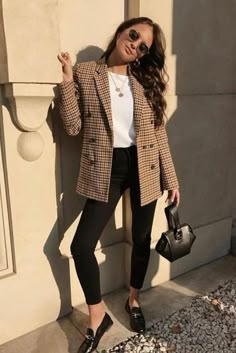 Plaid Blazer Outfit, Summer Business Casual Outfits, Trendy Work Outfit, Chic Business Casual, Camp Counselor, Blazer Outfit, Office Outfits Women