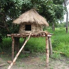 a small hut made out of sticks and grass