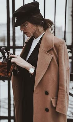 Oversized Pea Coat, Fall Family Photo Outfits, Blazer White, Traje Casual, Wearing A Hat, Family Photo Outfits, Camel Coat, Fall Coat