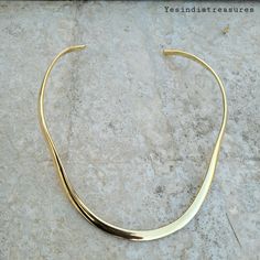 Minimalist Gold Collar Necklace, Gold Choler Necklace, Sleek Design, Statement Choker Necklace, Perfect Gift For Her Lightweight and comfortable to wear. High quality brass, 100% free from nickel /lead. Dimensions Length - 16 cm Width - 14 cm Visit Our Store https://yesindiatreasures.etsy.com Thankyou Yesindia Treasures Collar Necklace Gold, Gold Collar Necklace, Wire Jewellery, Statement Choker Necklace, Statement Choker, Design Statement, Gold Collar, Gold Choker Necklace, Gold Choker