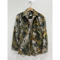 For sale is a vintage real tree camo button up shirt. Size medium/large fit. Measurments below. Good overall condition. May need light wash LENGTH -- 29 inches PIT TO PIT -- 20 inches SLEEVE LENGTH -- 18.5 inches *PLEASE NOTE ALL MY ITEMS MAY CONTAIN UNMENTIONED FLAWS SUCH AS HOLES RIPS AND STAINS* All sales final. I do bundle deals as well Real Tree Camo, Real Tree, Realtree Camo, Mossy Oak, Button Up Shirt, Camouflage, Mens Sweatshirts, Button Up Shirts, Camo