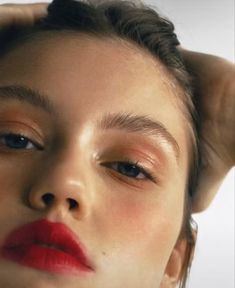 French Girl Makeup, Makeup Highlight, Beauty Shoot, Beauty Style, Red Lipstick, Face Hair, Everyday Makeup