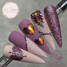 Stilleto Nails Halloween Art Designs, Rose Gold Halloween Nails, Halloween Glam Nails, Halloween Nail Designs 3d, Valentines Nails With Rhinestones, Catrina Nails, Full Moon Nail Art, Glam Halloween Acrylic Nails, Monster High Nails Designs