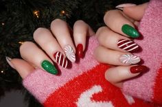 Nails Holiday, Candy Cane Nails, Light Nails, Plaid Nails, Cute Christmas Nails, Sweater Nails, Nails Christmas, Holiday Nail Art, Striped Nails