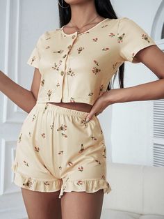 Damasco Fofo Collar Manga Curta  Floral Conjuntos de shorts Embellished Elasticidade Baixa  Roupa de dormir e relaxar para mulher Pajamas Aesthetic, Elegant Dresses Classy, Modesty Fashion, Fashion Sewing Pattern, Beauty Clothes, Floral Short, Korea Fashion