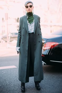 Conversation Starters For Teens, Layering Outfits Street Style, Turtleneck Street Style, Layering Street Style, Layered Winter Outfits, Winter Layering Outfits, Layering Outfits Fall, 2019 Runway, Turtleneck Outfit