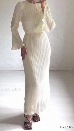 Lasaky - Accordion Pleated Maxi Dress with Flared Sleeves Grunge Style Outfits, Rosa Coral, Flare Sleeve Dress, Flare Long Sleeve, Pleated Maxi Dress, Pleated Maxi, Women Maxi, Mermaid Fashion, Bell Sleeve Dress